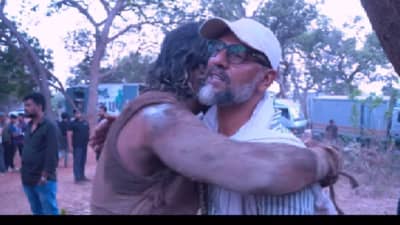 संगमेश्वरमधील छावाच्या शूटिंगचे ते क्षण; दाटून आला दिग्दर्शकाचा कंठ, विकीने मारली मिठी