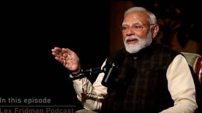 बूट घालण्याचा विचारही कधी मनात आला नाही, ...अन् पंतप्रधान मोदींनी सांगितला वडिलांचा तो किस्सा