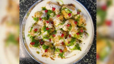 पुरणपोळी सोबत एक खास पदार्थ नक्की ट्राय करा, होळीला बनवा मूग डाळीचे दहीवडे