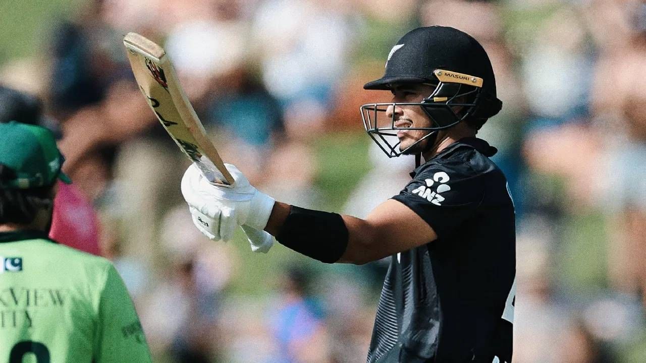 पाकिस्तानविरुद्धच्या या सामन्यात एकदिवसीय क्रिकेटमध्ये पदार्पण करणाऱ्या मुहम्मद अब्बासने केवळ 24 चेंडूत आपले अर्धशतक पूर्ण केले. त्याने त्याच्या एकदिवसीय पदार्पणात सर्वात कमी चेंडूंमध्ये अर्धशतक करण्याचा विश्वविक्रम केला.