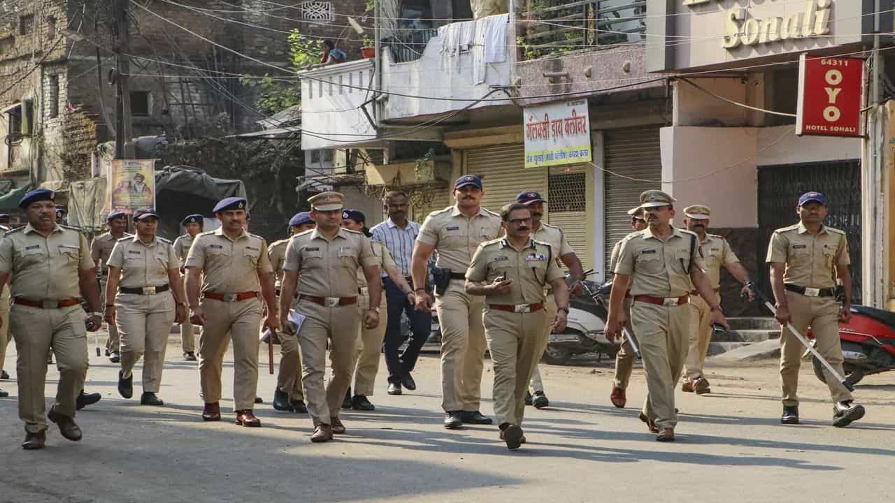 Nagpur News : संचारबंदी निघाली, नागपूरकरांनी 6 दिवसांनी घेतला मोकळा श्वास Nagpur News : संचारबंदी निघाली, नागपूरकरांनी 6 दिवसांनी घेतला मोकळा श्वास