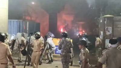 Nagpur Violence : राडा, जाळपोळ.. अन् तणावपूर्ण शांतता; नागपुरात 11 ठिकाणी संचारबंदी
