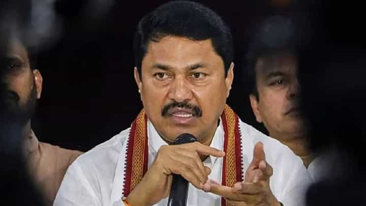 Nana Patole Video : आधी एकनाथ शिंदे आणि अजितदादांना मुख्यमंत्रिपदाची ऑफर दिली अन् आता म्हणताय, 'मी तर...' Nana Patole Video : आधी एकनाथ शिंदे आणि अजितदादांना मुख्यमंत्रिपदाची ऑफर दिली अन् आता म्हणताय, 'मी तर...'