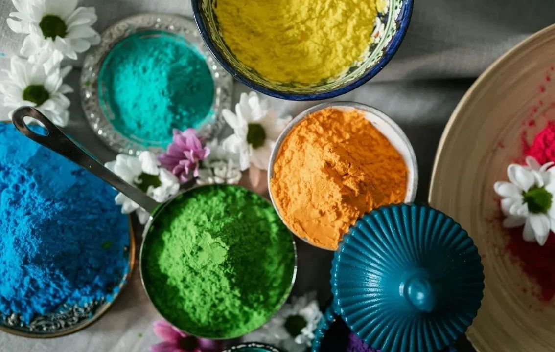 Holi 2025: फुलांपासून बनवा सुंगधित सेंद्रिय रंग, पद्धत खूपच सोपी Holi 2025: फुलांपासून बनवा सुंगधित सेंद्रिय रंग, पद्धत खूपच सोपी