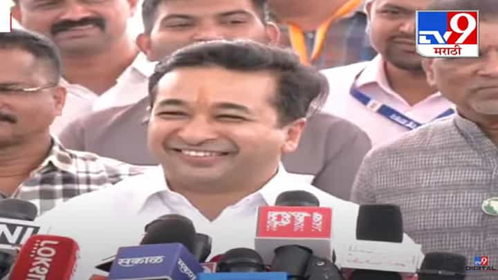 Nitesh Rane Video : नितेश राणेंनी आदित्य ठाकरेंना डिवचलं अन् नक्कल करून उडवली खिल्ली, 'त्याला आधी कंठ तरी फुटू दे...' Nitesh Rane Video : नितेश राणेंनी आदित्य ठाकरेंना डिवचलं अन् नक्कल करून उडवली खिल्ली, 'त्याला आधी कंठ तरी फुटू दे...'
