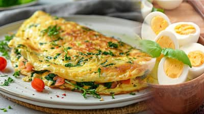 Omlette Recipe : पहिल्यांदा ऑमलेट कोणी बनवलं? तुम्हाला माहितीये का? नसेल तर हे नक्की वाचा...