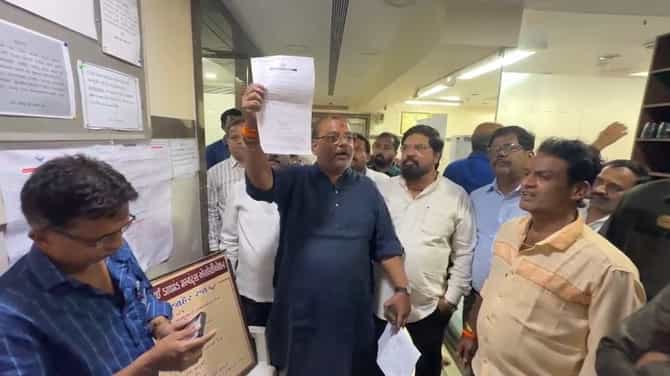 गिरगावात मराठी असल्याने पंचरत्न डायमंड असोसिएशनचे सदस्यत्व नाकारले, ठाकरे गट आक्रमक