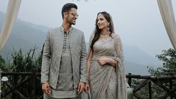 हरियाणातील माजी मुख्यमंत्री चौधरी भजनलाल यांच्या त्या सून आहेत. चौधरी भजनलाल तीन वेळा हरियाणाचे मुख्यमंत्री राहिले आहे. त्यांचे पती भव्य बिश्नोई हे भजनलाल यांचे नातू आहे.