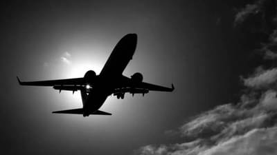 विमानाच्या बाथरूममध्ये बनवायचा तरुणींचे अश्लील व्हिडीओ, टॉयलेटच्या सीटवरच...; पोलीसही हादरले