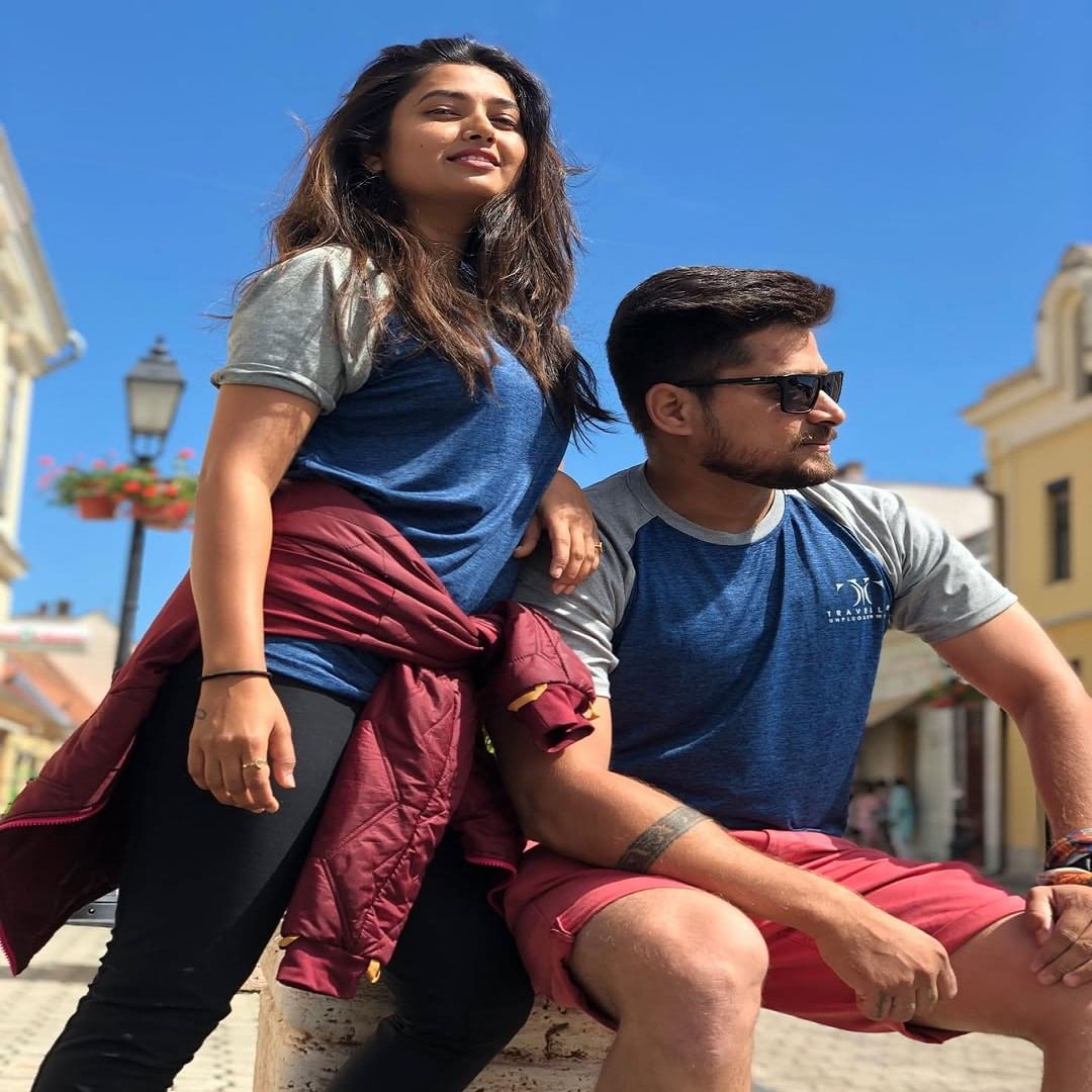 पुढे अभिनेत्री म्हणाली, मुलाला दाढी असेल. मराठी माणसाला दाढी मिशा हव्यातच. तो मला डोंगरावर फिरायला घेऊन जाणारा असेल.. माझ्या कविता ऐकणारा असेल.. असं प्राजक्ता म्हणाली होती. 