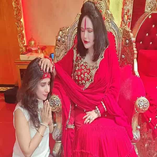 राधे माँ अनेकदा वादाच्या भोवऱ्यात देखील अडकल्या. पण आता राधे माँ कोणत्या वादग्रस्त परिस्थितीमुळे नाही तर, सूनमुळे चर्चेत आल्या आहेत.