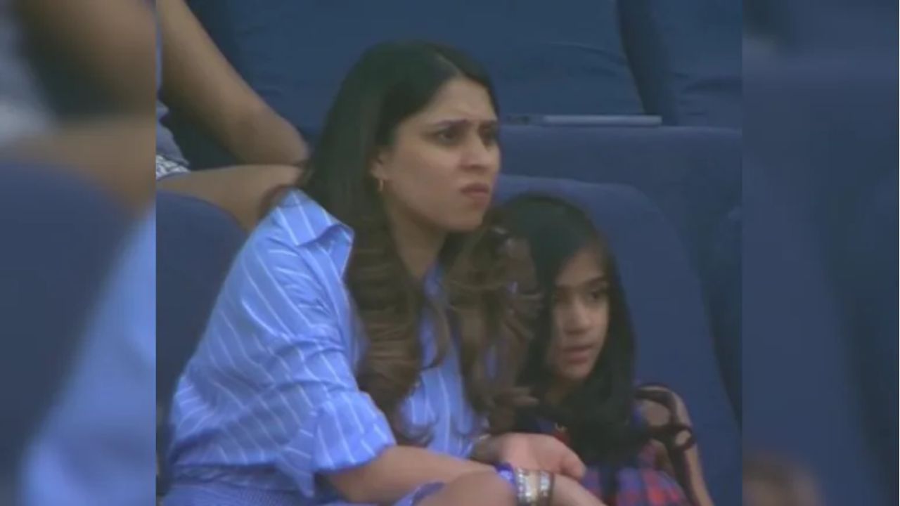 IND vs NZ: रोहित शर्मा याला मैदानात झाले काय? टेन्शनमध्ये आली पत्नी रितिका अन् मुलगी