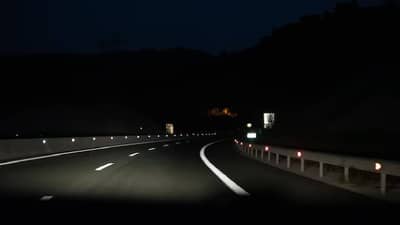 तुम्ही रात्री प्रवास करत असाल तर या ५ गोष्टी ठेवा लक्षात