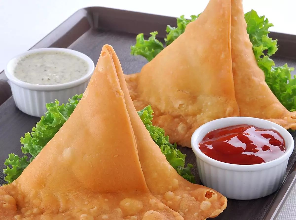 समोसा भारतात कसा आला? जाणून घ्या रंजक इतिहास समोसा भारतात कसा आला? जाणून घ्या रंजक इतिहास
