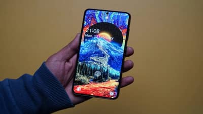 Second Hand Smartphone: हे प्रीमियम फोन मिळतात अगदी स्वस्तात, फिचर्सही खास