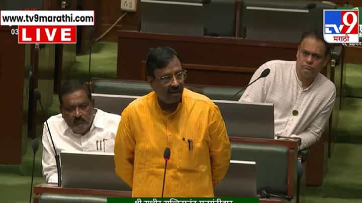 Sudhir Mungantiwar Video : मंत्रीपद हुकलं , नाराजीच्या बातम्यावरून सुधीरभाऊंनी थेट गाणंच गायलं, 'तुझसे नाराज नहीं..' Sudhir Mungantiwar Video : मंत्रीपद हुकलं , नाराजीच्या बातम्यावरून सुधीरभाऊंनी थेट गाणंच गायलं, 'तुझसे नाराज नहीं..'