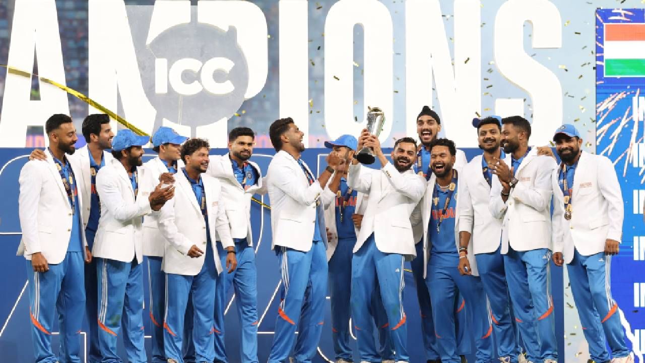 Champions Trophy 2025 :  जिंकल्यानंतर टीम इंडियाने व्हाईट ब्लेझर का घातलं ? कारण कोणालाच माहीत नसेल..