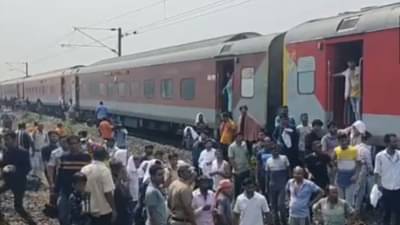 train accident : मोठी बातमी! भीषण रेल्वे अपघात, 11 डबे रुळावरून घसरले