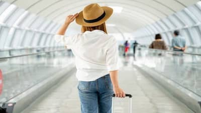 पहिल्यांदाच परदेश प्रवास करताय का? ‘या’ 10 महत्त्वाच्या गोष्टी जाणून घ्या