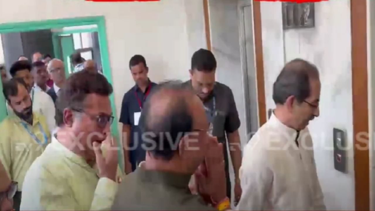 VIDEO : ठाकरे अन् बावनकुळे आमने-सामने, विधानभवनाच्या लिफ्टमधून एकत्र प्रवास; आधी हस्तांदोलन अन् नंतर...