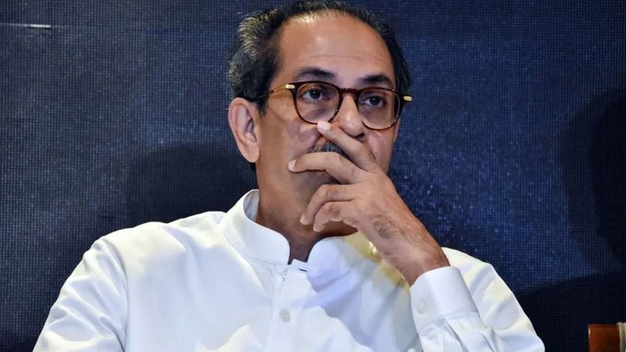 ठाकरे गटाला आणखी एक मोठा धक्का, जळगावातील राजकीय समीकरण बदलणार