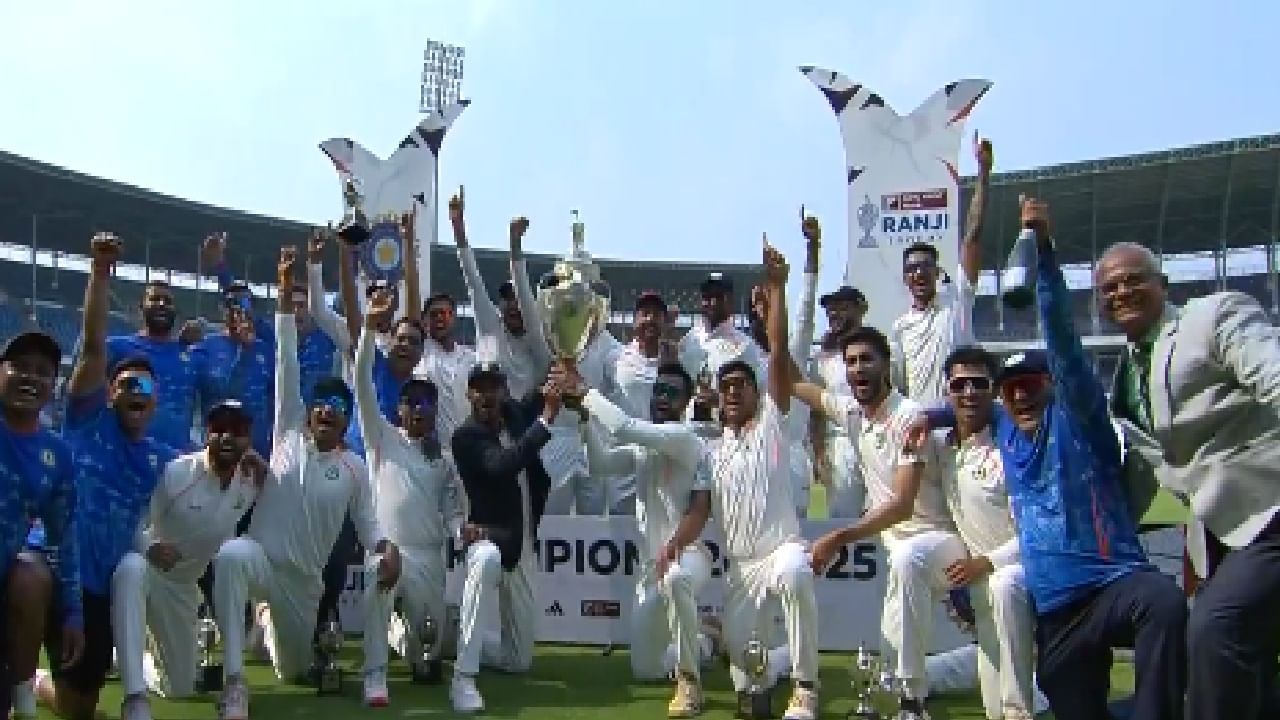 VID vs KER : विदर्भाने तिसऱ्यांदा उंचावली रणजी ट्रॉफी, केरळवर फायनलमध्ये एकतर्फी मात, करुण नायर चमकला