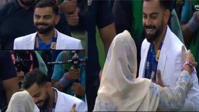 Virat Kohli : हेच संस्कार ! विराट कोहली कोणाच्या पाया पडला ? पाहून तुम्हीही म्हणाल..