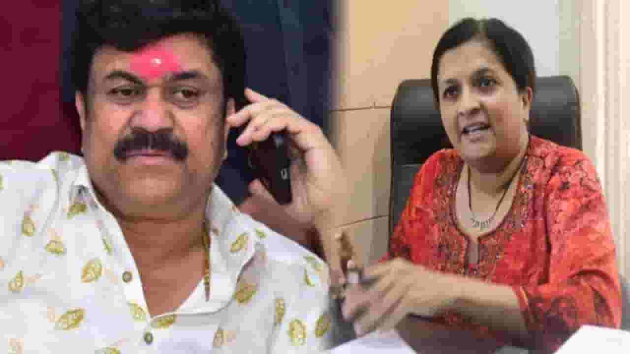 Anjali Damania Video : “पैसे दे नाहीतर मारून टाकीन”, कराडला कोणी दिली धमकी अन् खंडणी केली वसूल; दमानियांचा ट्वीटनं खळबळ Anjali Damania Video : “पैसे दे नाहीतर मारून टाकीन”, कराडला कोणी दिली धमकी अन् खंडणी केली वसूल; दमानियांचा ट्वीटनं खळबळ