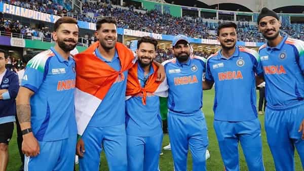चॅम्पियन्स ट्रॉफी 2025 जिंकणाऱ्या भारतीय संघासाठी बीसीसीआयने आपली तिजोरी उघडली आहे. जगातील सर्वात श्रीमंत क्रिकेट बोर्डाने विजेत्या टीमसाठी 58 कोटी रुपयाच्या इनामाची घोषणा केली आहे.