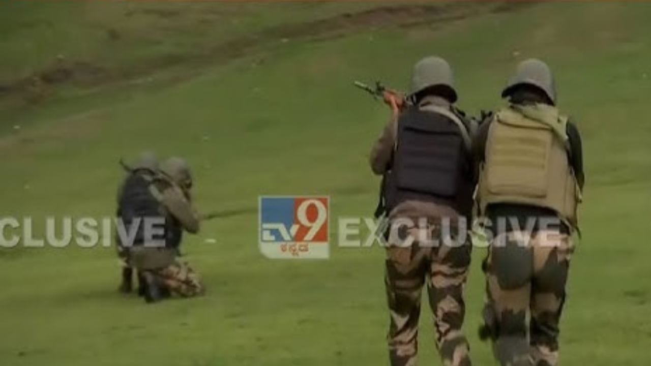 पहलगामध्ये मंगळवारी मोठा दहशतवादी हल्ला झाला, या हल्ल्यामध्ये 26 जणांचा मृत्यू झाला आहे, दहशतवाद्यांनी तिथे आलेल्या पर्यटकांना आधी त्यांचं नाव विचारलं आणि नंतर त्यांच्यावर गोळीबार केला.