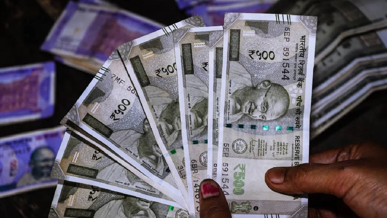 डिजिटल पद्धतीने होत असलेल्या व्यवहारांत वाढ होत आहे. आरबीआय भविष्यात ई-रुपी घेण्याच्या प्रयत्नात आहे. अशा स्थितीत चलनाची छपाई करण्यासाठी येणाऱ्या खर्चात कपात करण्याचा प्रयत्न आरबीआयचा आहे.  नोटा छापण्यासाठी सरकारचा मोठा खर्च होतो. त्यामुळेच आरबीआय एटीएममध्ये कमी किमतीच्या नोटा टाकण्याला प्राधान्य देत आहे, असेही अश्विनी राणा यांनी सांगितले. 