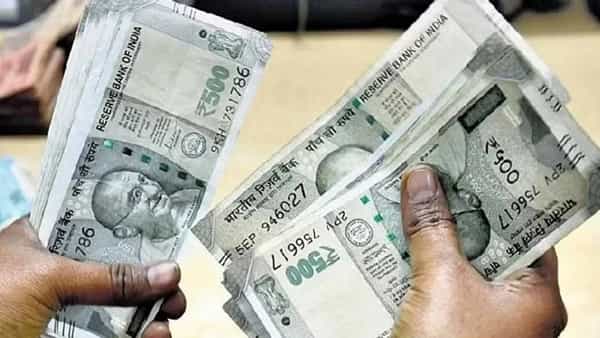 येत्या सप्टेबर 2025 पर्यंत देशातील साधारण 75 टक्के एटीएममध्ये 100 आणि 200 रुपयांच्या नोटा टाकाव्यात असे निर्देश आरबीआयने देशातील बँकांना दिले आहेत. या निर्देशानंतर आता देशात 500 रुपयांची नोट बंद होणार का? असे विचारले जात आहे.
