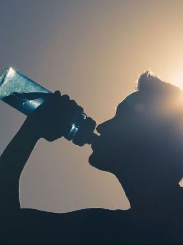 रात्री झोपण्याआधी अंघोळ करण्याची सवय आरोग्यासाठी चांगली की वाईट?