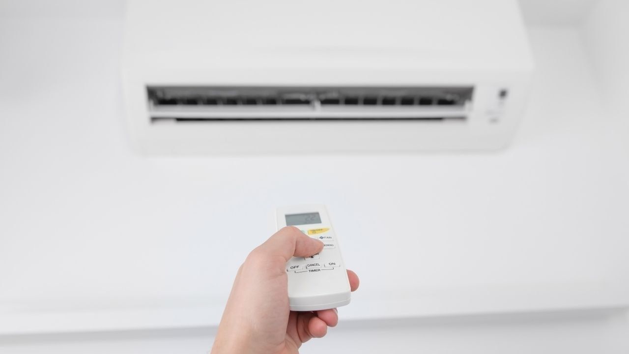 आता जर आपण प्रति युनिट सरासरी ७ रुपये वीज दर गृहीत धरला आणि १.५ टन एसी १० तास दररोज चालवल्यास अंदाजे महिन्याचे वीज बिल ४ हजार ७२५ रुपये येऊ शकते.