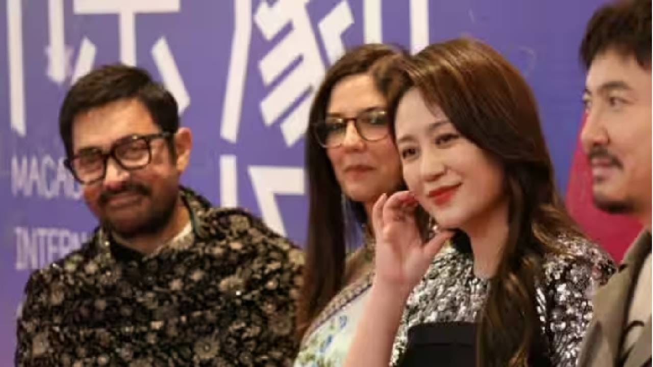 गेल्या 25 वर्षांपासून आमिर आणि गौरी एकमेकांना ओळखत असून गेल्या दीड वर्षापासून ते डेट करत आहेत. या दोघांच्या वयात 14 वर्षांचं अंतर आहे. गौरी ही बेंगळुरूची असून तिथे तिचं सलॉन आहे. 
