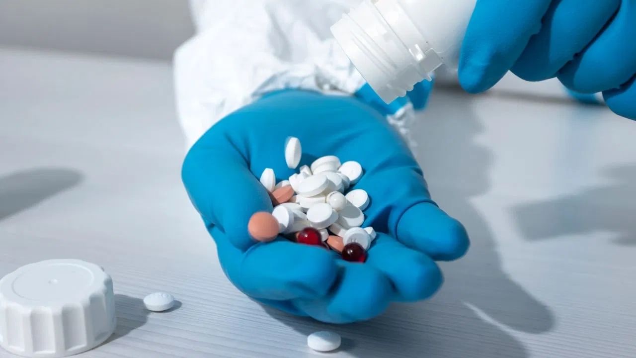 काही प्रकरणांमध्ये, गर्भपाताची गोळी गर्भधारणा पूर्णपणे संपवू शकत नाही, त्यामुळे शस्त्रक्रिया करून गर्भपात करावा लागतो. या समस्या धोका वाढवू शकतात आणि भविष्यातील गर्भधारणेवर देखील परिणाम करू शकतात.