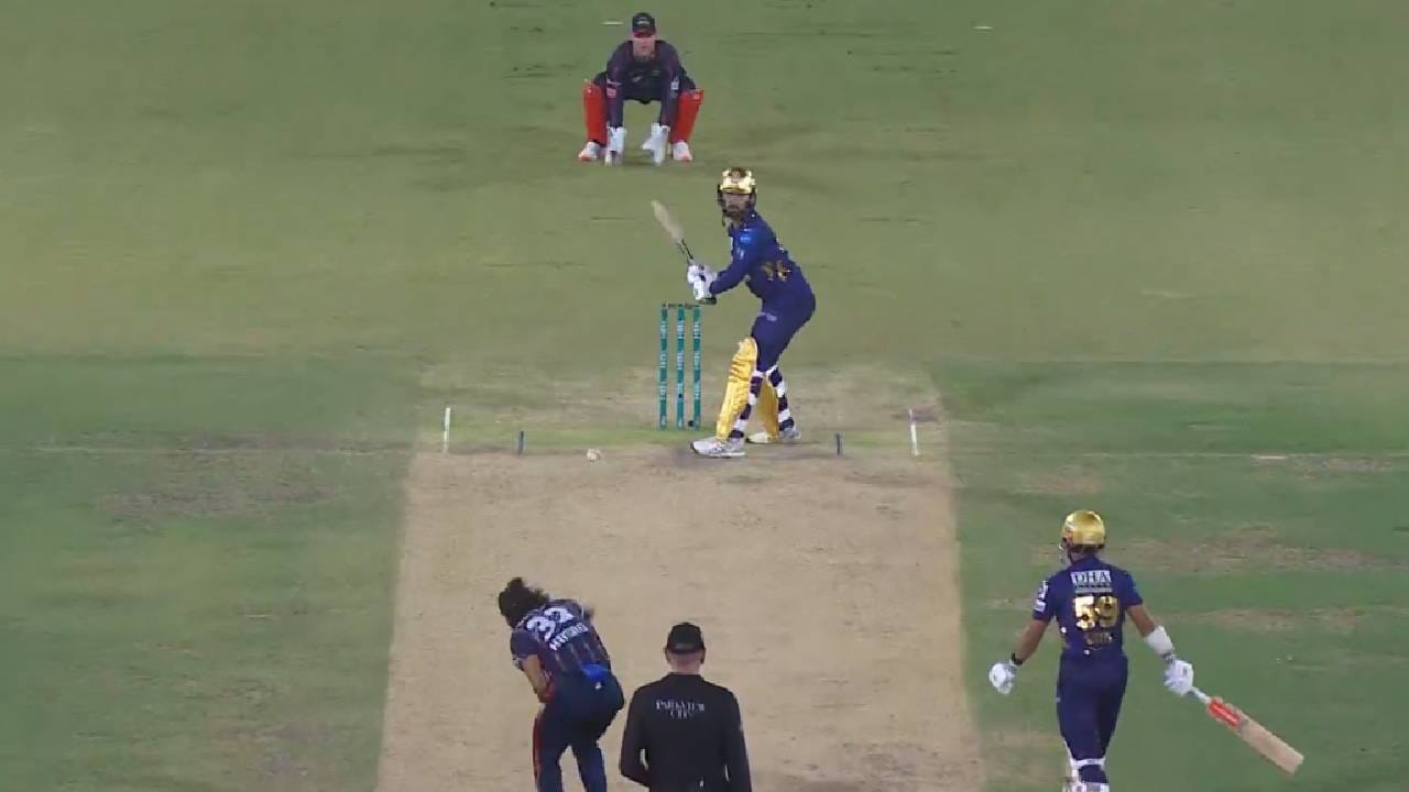 PSL 2025 : पाकिस्तानी गोलंदाजाने केलं 'वादग्रस्त' सेलिब्रेशन! भारताविरूद्धच्या सामन्यात उडाली होती खळबळ PSL 2025 : पाकिस्तानी गोलंदाजाने केलं 'वादग्रस्त' सेलिब्रेशन! भारताविरूद्धच्या सामन्यात उडाली होती खळबळ