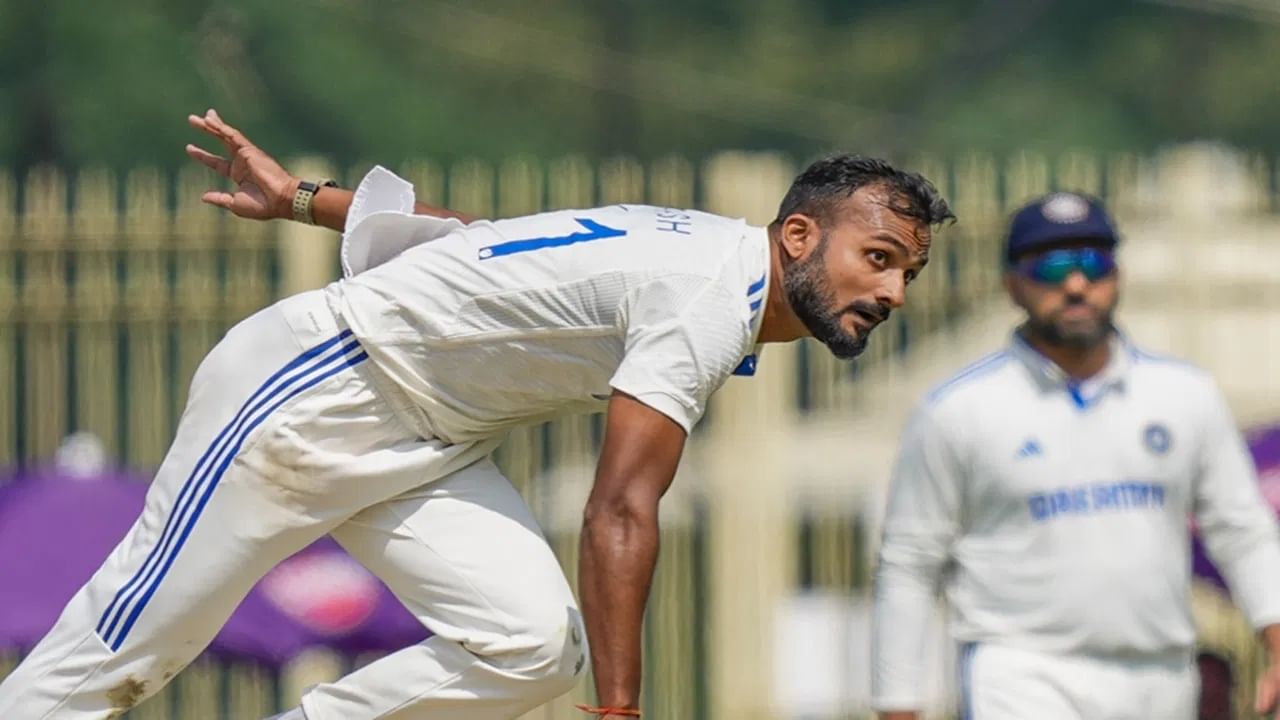 आकाश दीप यालाही वार्षिक करारात पहिल्यांदा स्थान मिळालं आहे. आकाशने टीम इंडियाचं 7 कसोटी सामन्यांमध्ये प्रतिनिधित्व केलं आहे. आकाशने या 7 सामन्यांमध्ये 15 विकेट्स घेतल्या आहेत. या 5 खेळाडूंचा सी ग्रेडमध्ये समावेश करण्यात आला आहे. त्यानुसार या खेळाडूंना प्रत्येकी 1-1 कोटी रुपये मिळणार आहेत. (Photo Credit : PTI)