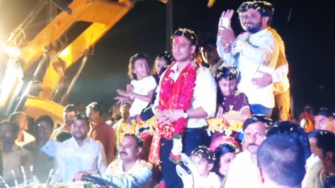 नुकताच केंद्रीय लोकसेवा आयोगाचा परीक्षेचा निकाल जाहीर झाला यामध्ये परळी तालुक्यातील पांगरी येथील अक्षय मुंडे याने 699 रॅक मिळवला.
