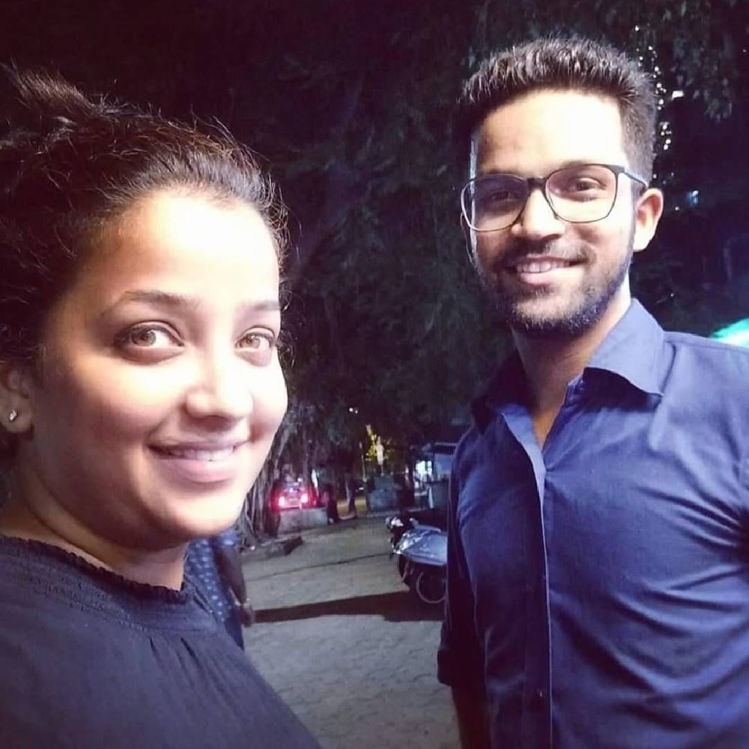 'मी काहीही करू न शकल्याची अपराधीपणाची भावना सतत मनात रेंगाळत राहते. या भावनेनं दररोज माझं हृदय जड होतं. तू जिथे कुठे असशील तिथे शांतीने असशील अशी मी अपेक्षा करते. पण तू नसल्याचं दु:ख माझ्यासोबत कायम असेल. तुझी प्रचंड आठवण येते, ओम. तू इथे असायला पाहिजे होतंस, असं मला खूप वाटतं,' अशा शब्दांत अपूर्वाने दु:ख व्यक्त केलंय. 
