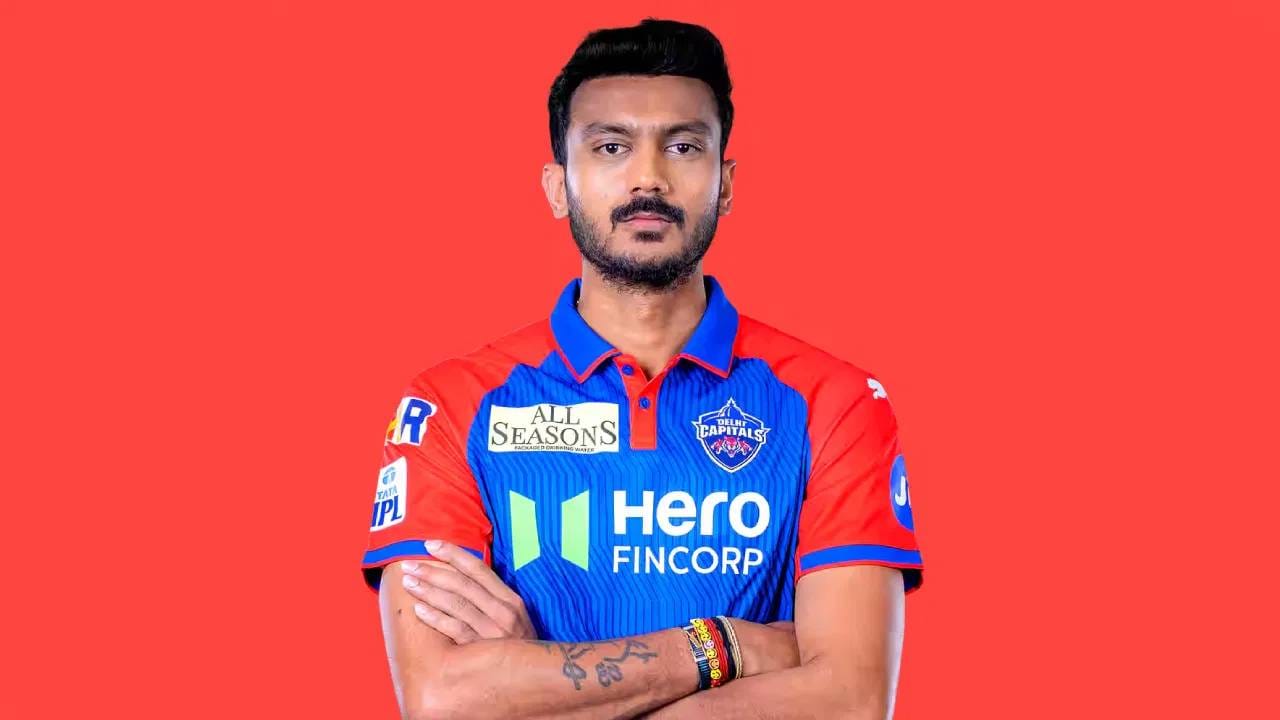 अक्षर पटेल: दिल्लीतील अरुण जेटली स्टेडियमवर मुंबई इंडियन्सविरुद्धच्या सामन्यात दिल्ली कॅपिटल्सचा कर्णधार अक्षर पटेलने निर्धारित वेळेत 20 षटके पूर्ण केली नाहीत. या चुकीमुळे कर्णधार अक्षर पटेलला 12 लाखांचा दंड ठोठावला.