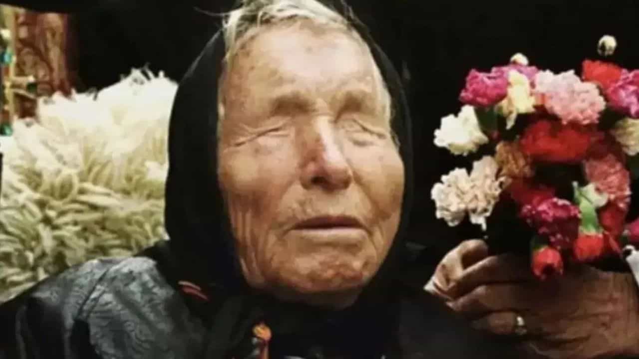 Baba Vanga Prediction : आक्रीत घडणार, बाबा वेंगांचं ते भाकीत पहिल्यांदाच समोर, सर्व आधीच सांगून ठेवलंय