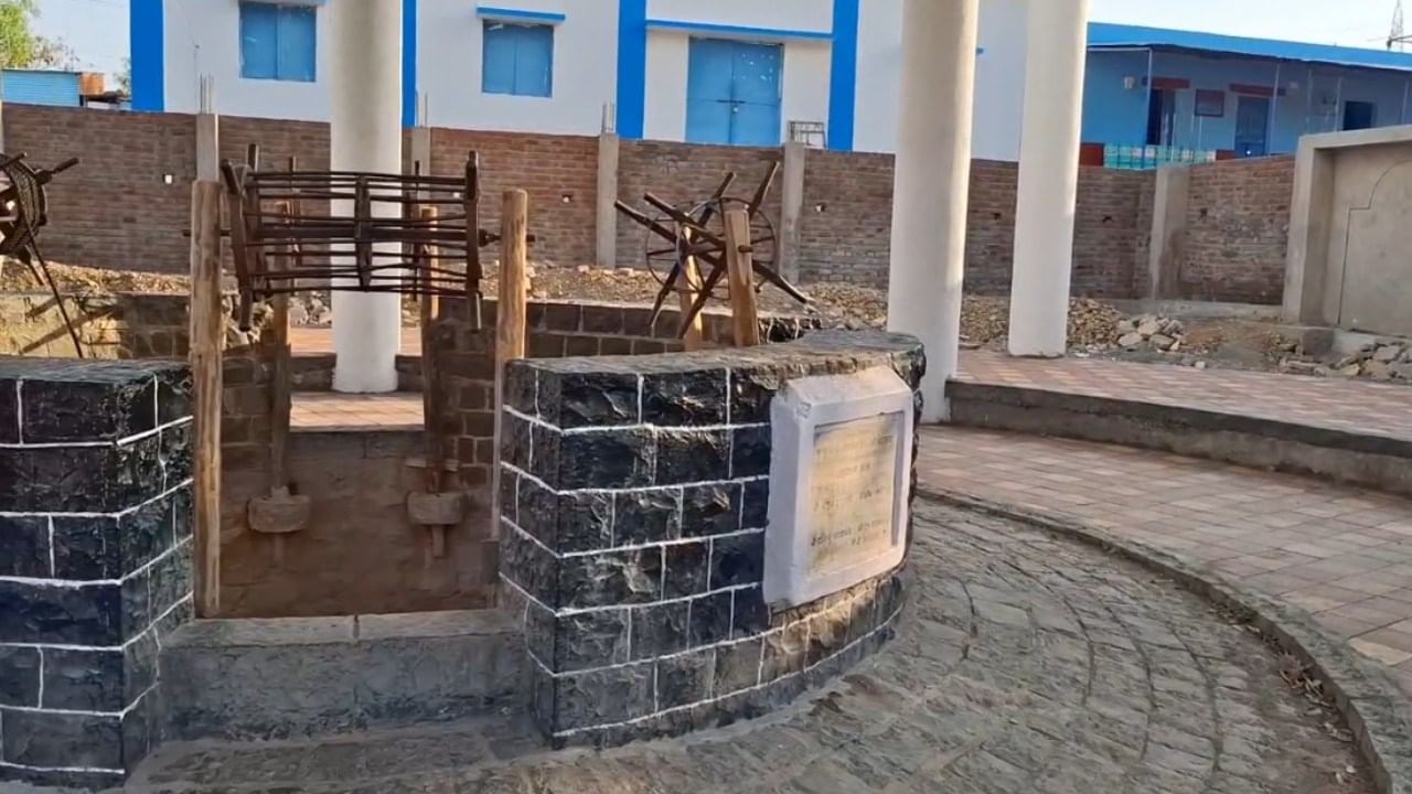 रिपब्लिकन पार्टी ऑफ इंडियाचे उमेदवार ऐदाळे यांच्या प्रचारासाठी डॉ. आंबेडकर यांनी 3 हजारहून अधिक लोकांसह वळसंग येथील विहिरीला भेट दिली होती. तेव्हा स्थानिकांनी बाबासाहेबांना पाणी उपसण्यासाठी आग्रह धरला होता. वळसंग येथील 'आंबेडकर बावड' ऐतिहासिक असल्याने आजही आंबेडकरी जनता या ठिकाणाला भेट देते.