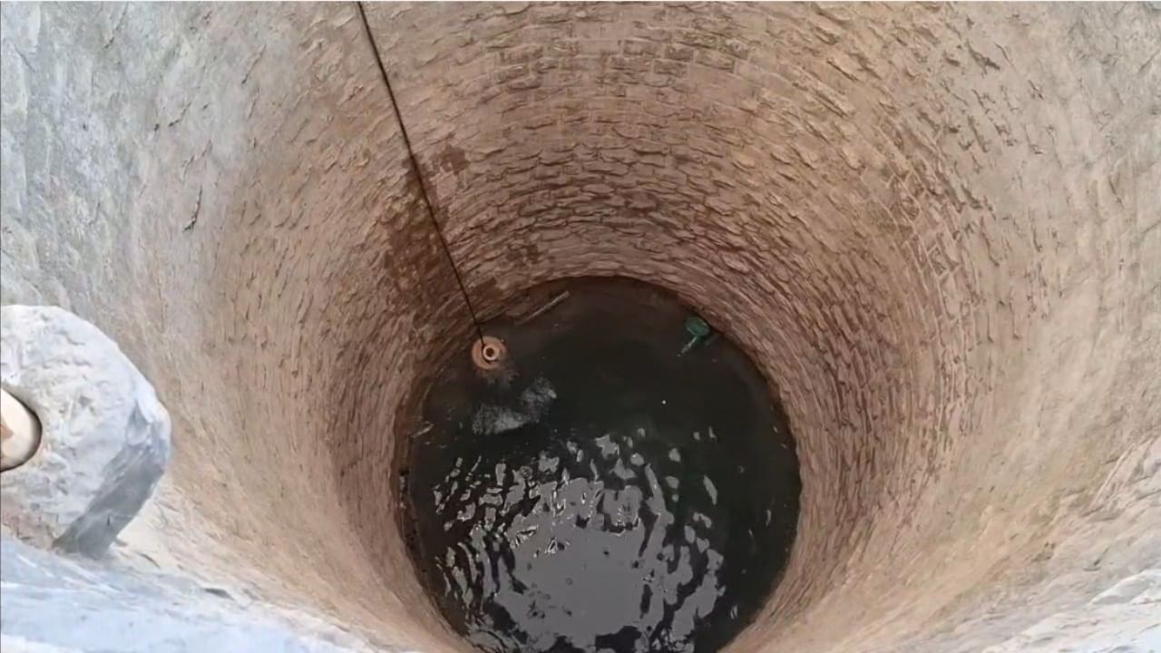  24 एप्रिल 1937 साली डॉ. आंबेडकरांनी वळसंग येथील विहिरीतले पाणी रेशीम दोराने काढून चांदीच्या वाटीतून प्राशन केले होते.