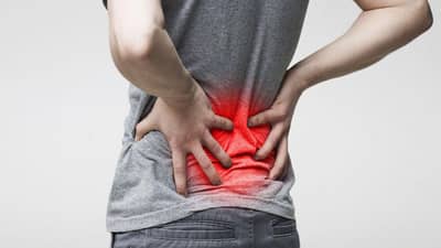 या घरगुती उपायांनी चुटकीत करा पाठदुखी गायब