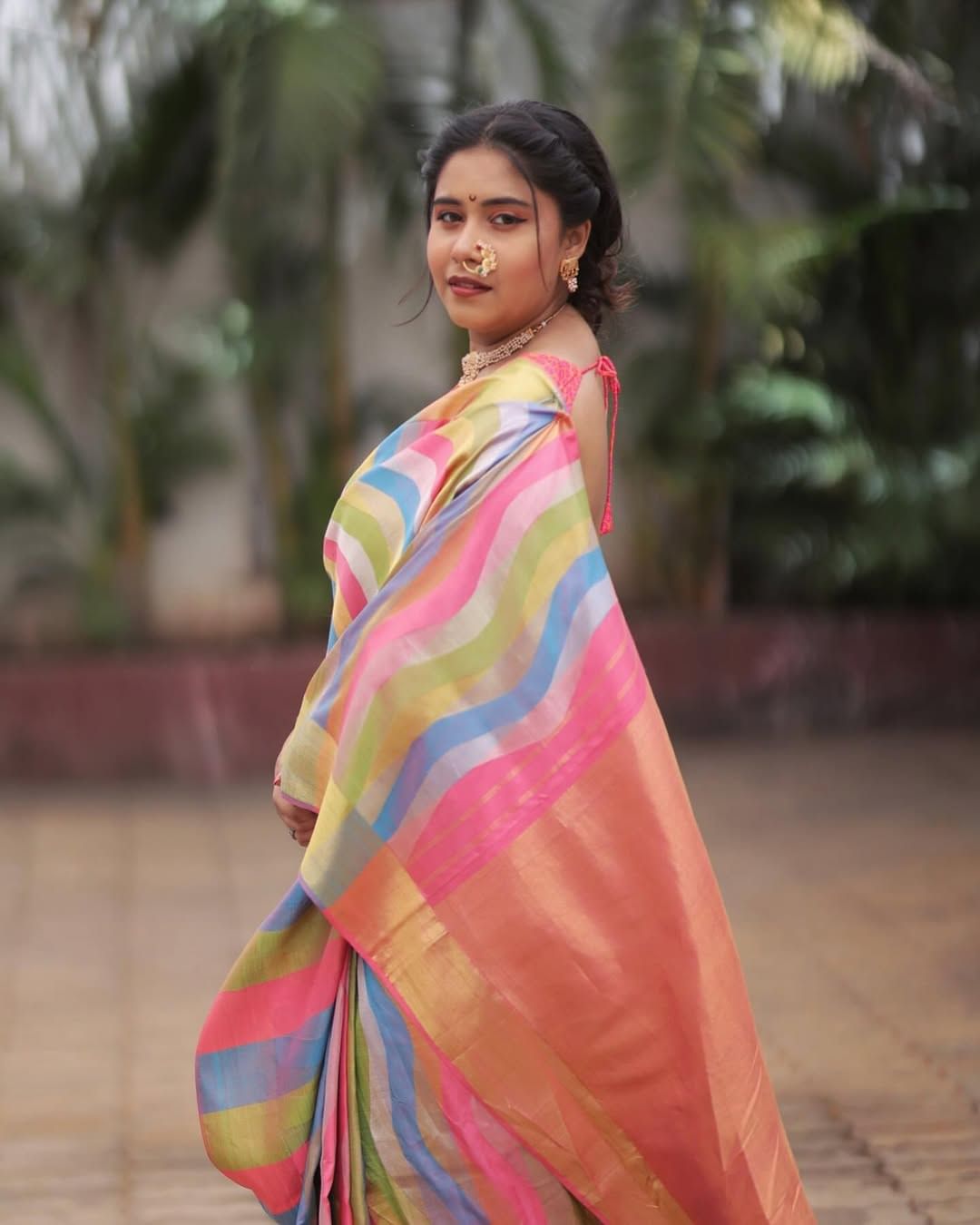 दरम्यान, त्यांना एक मुलगा आणि एक मुलगी अशी एकूण दोन आपत्यं आहेत. त्यांच्या मुलाचे नाव अभिनय बेर्डे असून त्याने मराठी सिनेसृष्टीत चांगले नाव कमवले आहे. पण लक्ष्मीकांत बेर्डे यांच्या मुलीचे नाव अनेकांना माहिती नाही. 