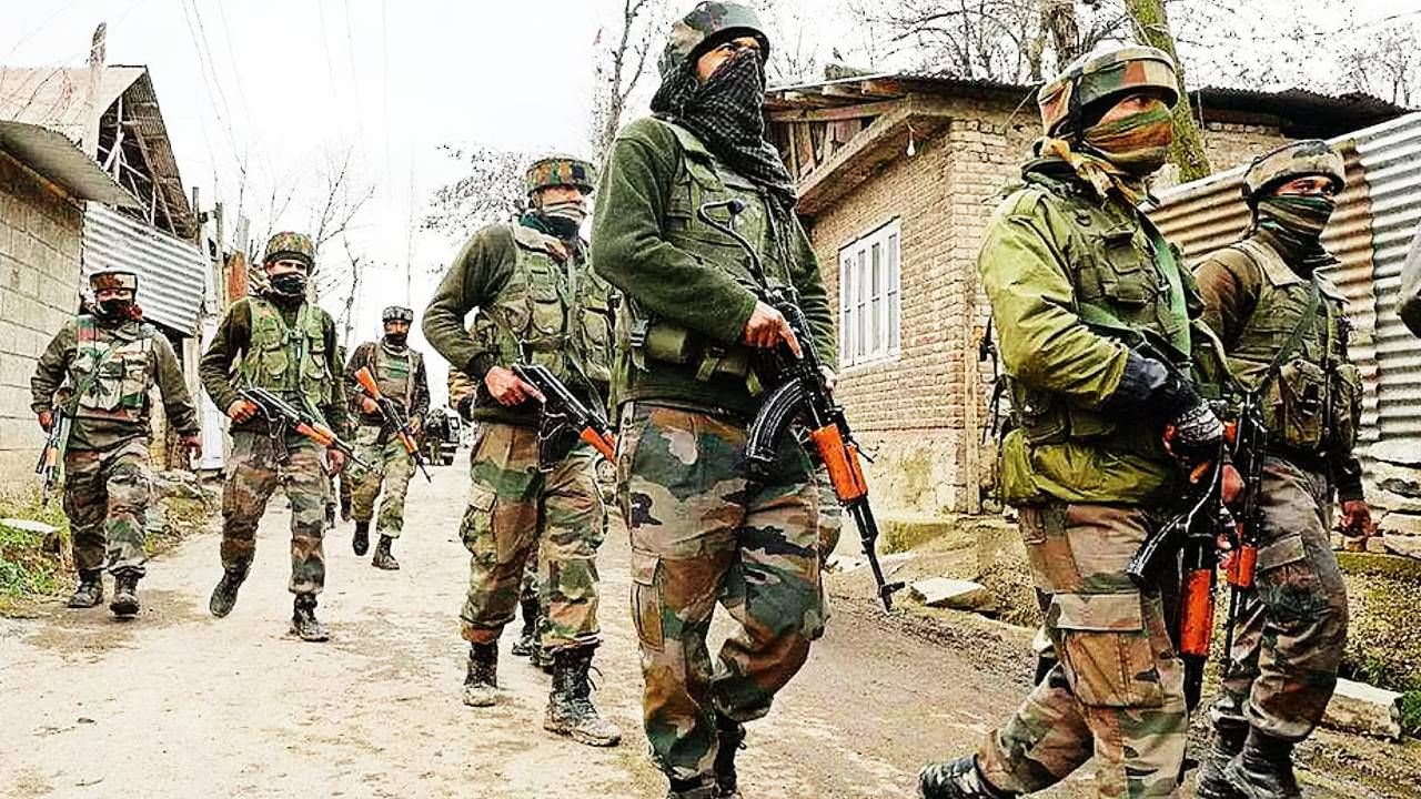 काश्मीरमध्ये तुफान गोळीबार; बांदीपोरा चकमकीत एक दहशतवादी जखमी, तर दोन पोलिसांना लागली गोळी