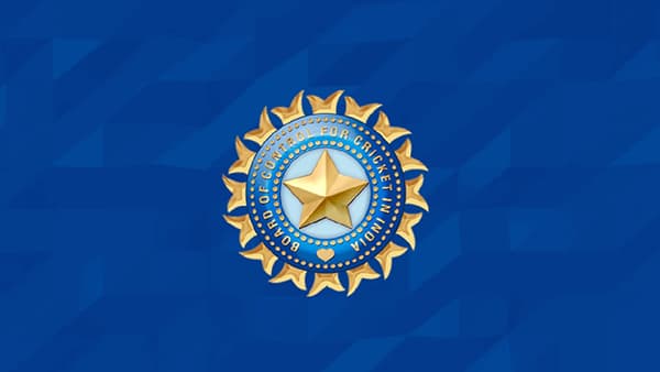 SL vs IND : टीम इंडियाची जबरदस्त सुरुवात, श्रीलंकेला घरच्या मैदानात 9 विकेट्सने लोळवत विजयी सलामी