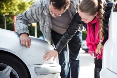 गाडीवर भिंत कोसळली? इन्शुरन्स क्लेम मिळवण्यासाठी काय करावं लागेल?