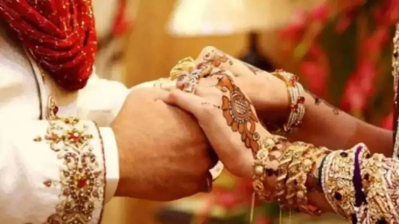 लग्नाच्या दिवशी नवऱ्याने केले असे विचित्र कृत्य... सुहागरातच्या आधीच झाला घटस्फोट